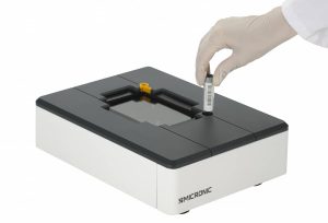 A single hybrid tube being scanned by a DR700 Micronic full rack reader