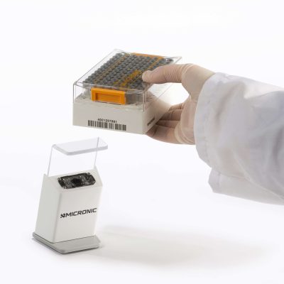 The Micronic tube reader DT500 being used to scan the 1D barcode on a rack of covered push cap tubes